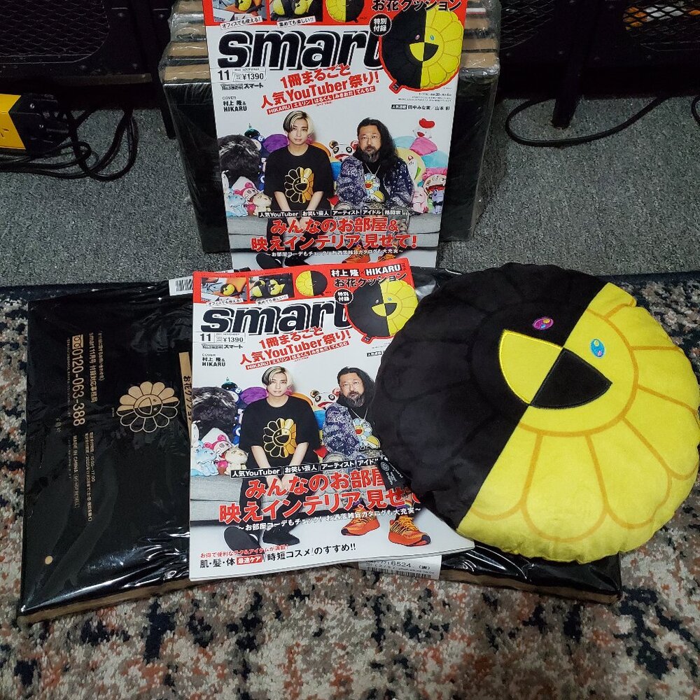 Takashi Murakami x Hikaru Flower Pillow (30cm) with Smart Magazine [Brand New]